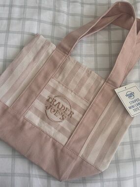 🆕🤎 Trader Joes Striped Mini Tote Pastel Tan